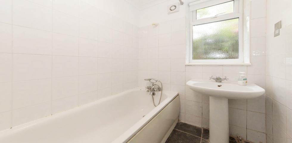 			PRIVATE PATIO GARDEN, 2 Bedroom, 1 bath, 1 reception Apartment			 Denning Road , HAMPSTEAD